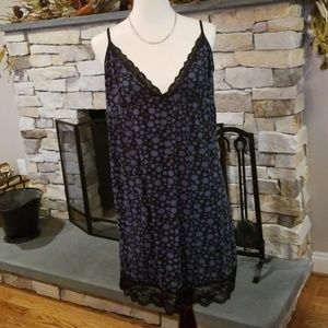 Black and gray night gown